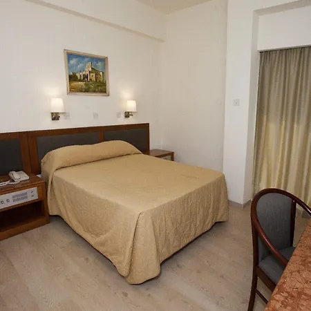 Pefkos 3*