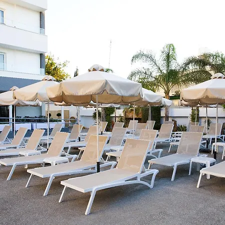 Hotel Pefkos 3*